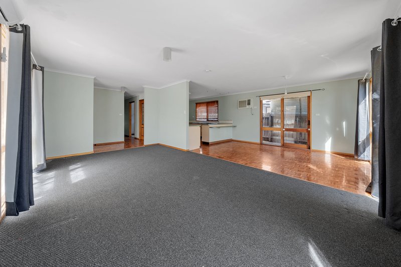 Photo - 52 Childs Street, Melton South VIC 3338 - Image 10