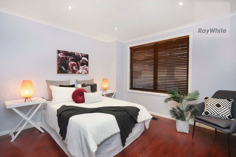 Photo - 52 Clarke Drive, Gladstone Park VIC 3043 - Image 17