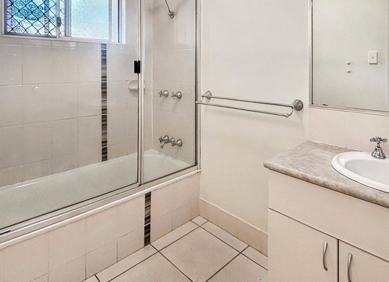 Photo - 52 Cliffdale Street, Bentley Park QLD 4869 - Image 8