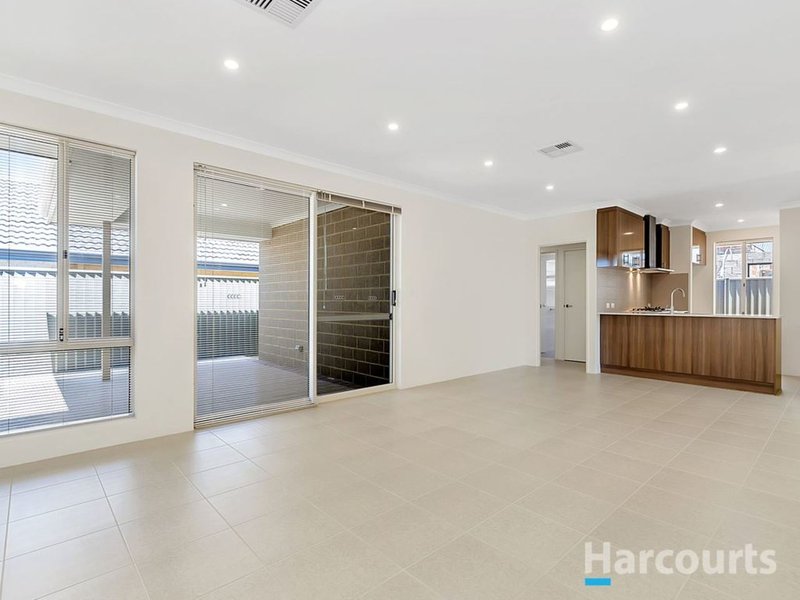 Photo - 52 Commodore Avenue, Clarkson WA 6030 - Image 3