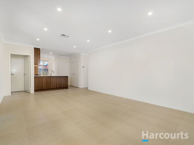 Photo - 52 Commodore Avenue, Clarkson WA 6030 - Image 7