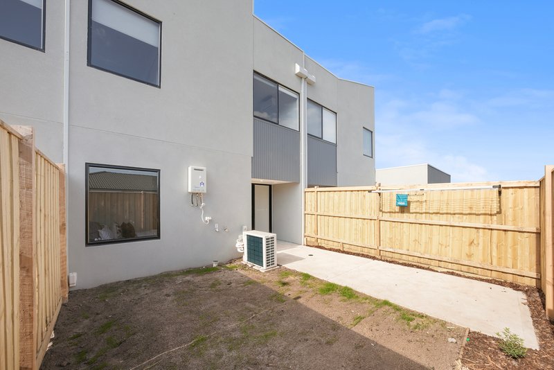 Photo - 52 Creek Esplanade, Donnybrook VIC 3064 - Image 20