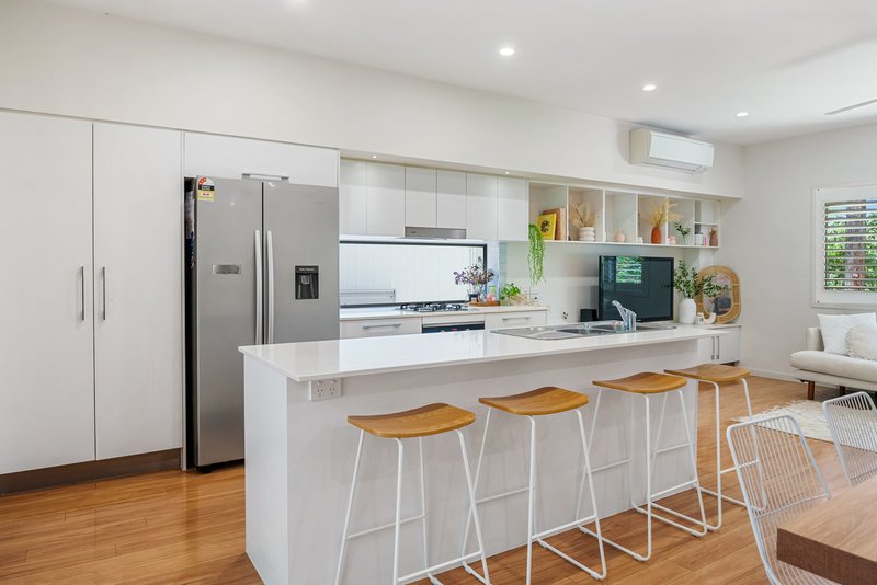 Photo - 52 Currumbin Chase, Currumbin QLD 4223 - Image 6