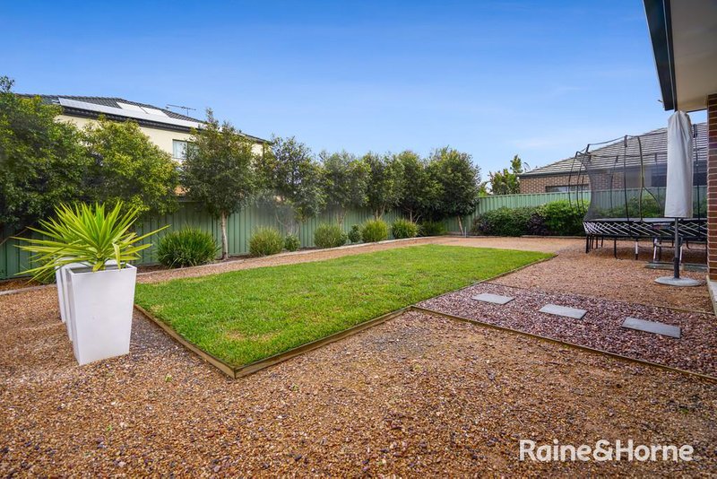 Photo - 52 Dahlia Drive, Caroline Springs VIC 3023 - Image 13