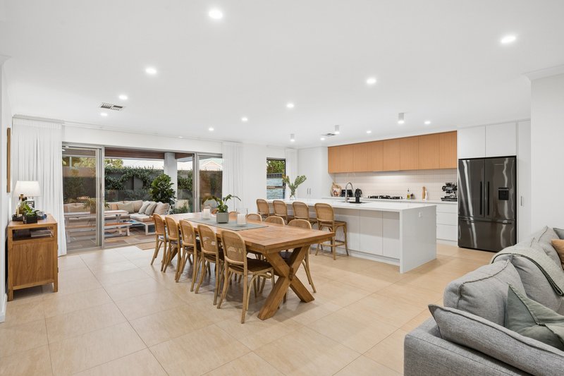 Photo - 52 Davy Street, Alfred Cove WA 6154 - Image 4