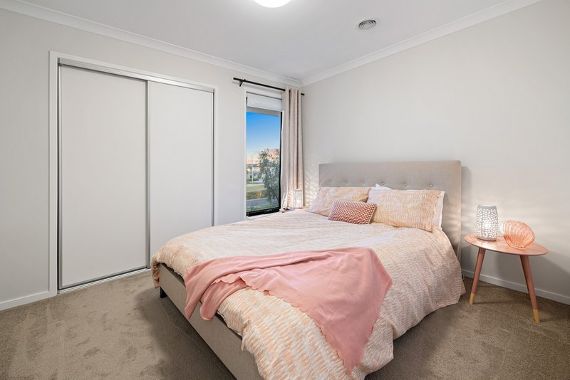 Photo - 52 Dawley Circuit, Werribee VIC 3030 - Image 14