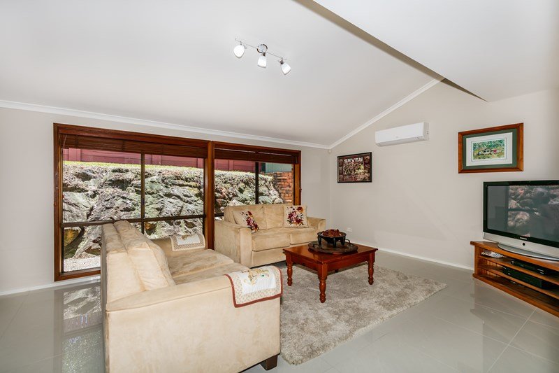 Photo - 52 Deloraine Drive, Springwood QLD 4127 - Image 7