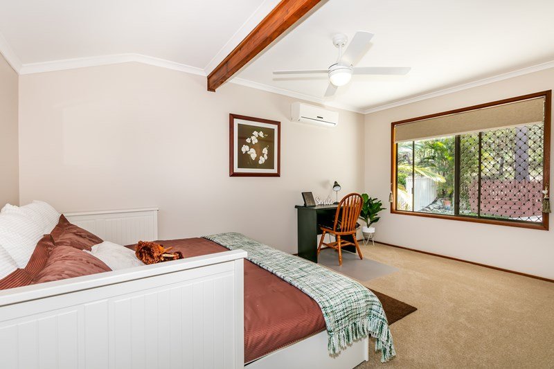 Photo - 52 Deloraine Drive, Springwood QLD 4127 - Image 13