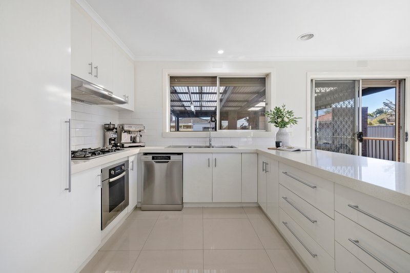 Photo - 52 Denver Crescent, Mulgrave VIC 3170 - Image 7