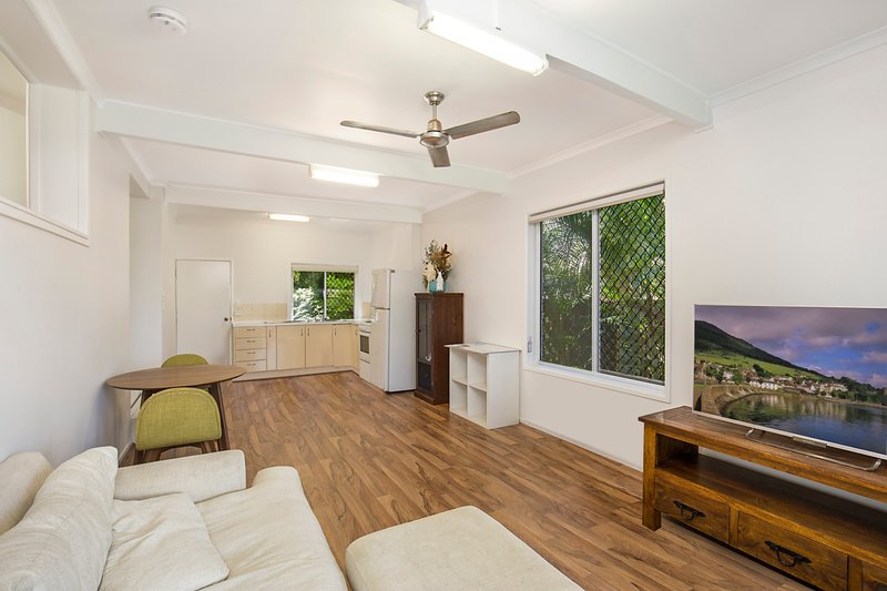 Photo - 52 Dutton Street, Coolangatta QLD 4225 - Image 9