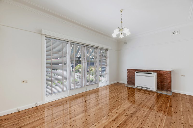 Photo - 52 Edgeworth David Avenue, Waitara NSW 2077 - Image 2