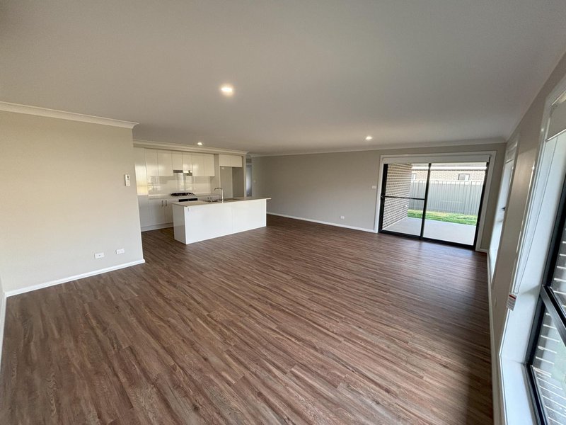 Photo - 52 Evesham Circuit, North Tamworth NSW 2340 - Image 4