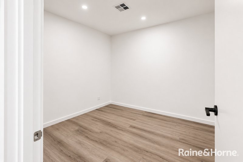 Photo - 52 Farm Crescent, Donnybrook VIC 3064 - Image 5