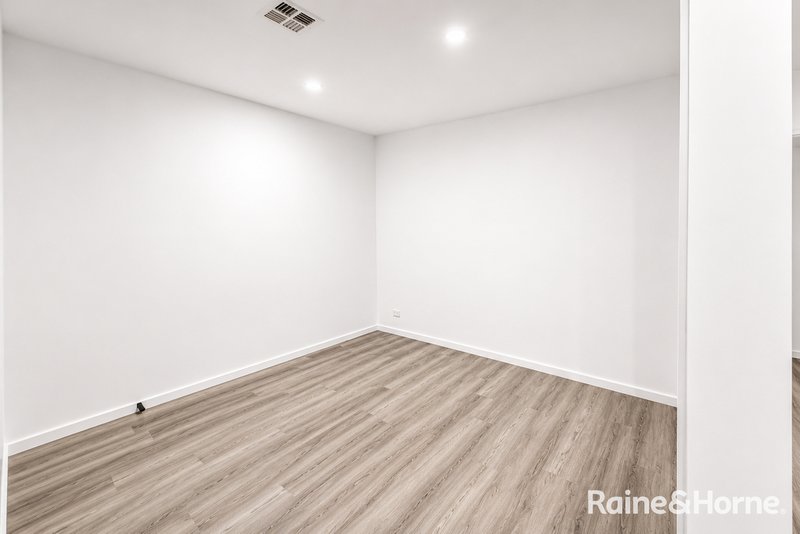 Photo - 52 Farm Crescent, Donnybrook VIC 3064 - Image 6
