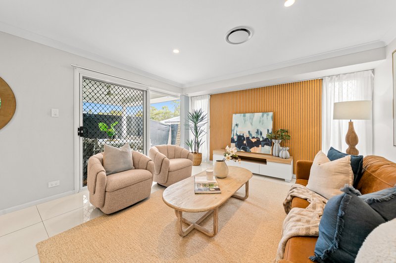 Photo - 52 Fenwick Crescent, Algester QLD 4115 - Image 2