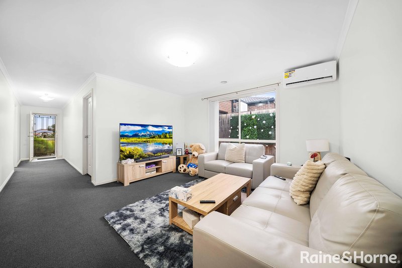 Photo - 52 Finchley Park Crescent, Tarneit VIC 3029 - Image 4