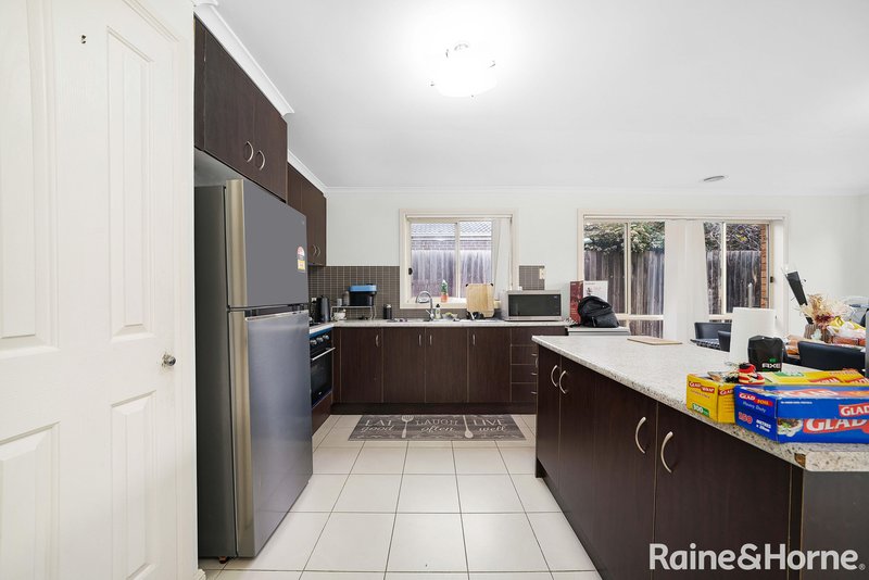 Photo - 52 Finchley Park Crescent, Tarneit VIC 3029 - Image 5