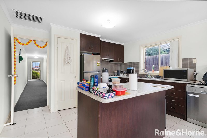 Photo - 52 Finchley Park Crescent, Tarneit VIC 3029 - Image 6