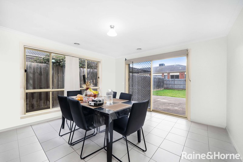 Photo - 52 Finchley Park Crescent, Tarneit VIC 3029 - Image 7