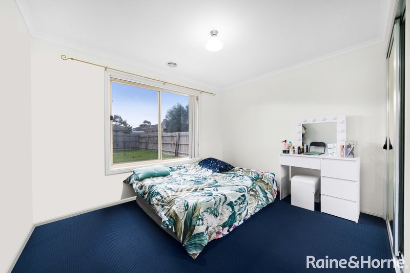 Photo - 52 Finchley Park Crescent, Tarneit VIC 3029 - Image 8