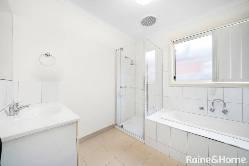 Photo - 52 Finchley Park Crescent, Tarneit VIC 3029 - Image 10