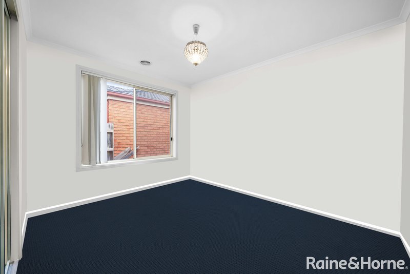 Photo - 52 Finchley Park Crescent, Tarneit VIC 3029 - Image 12