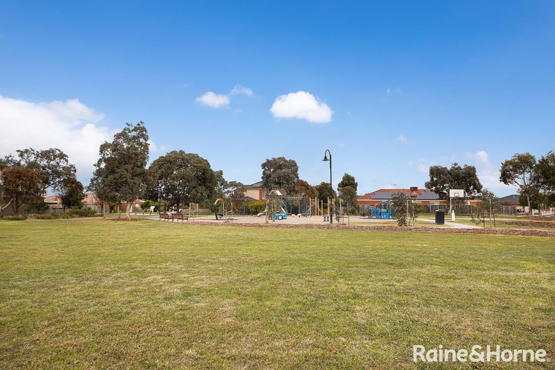 Photo - 52 Finchley Park Crescent, Tarneit VIC 3029 - Image 14