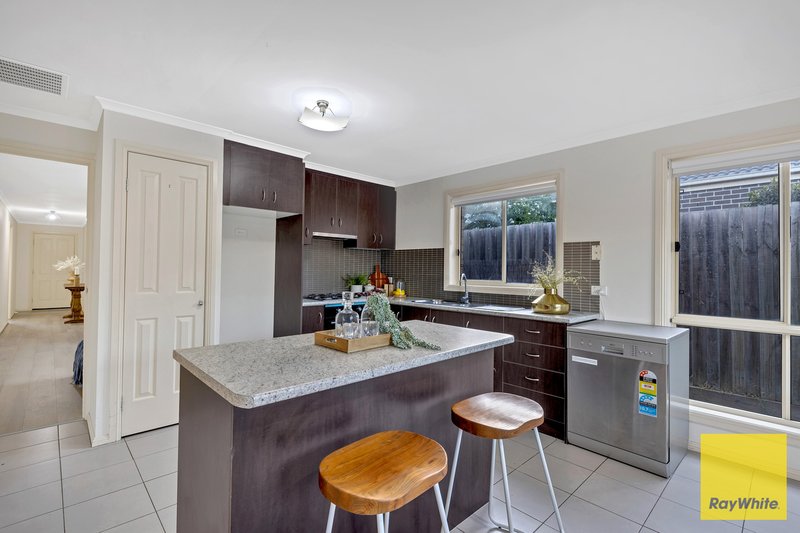 Photo - 52 Finchley Park Crescent, Tarneit VIC 3029 - Image 7