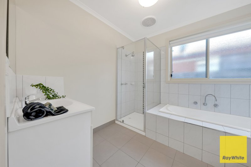 Photo - 52 Finchley Park Crescent, Tarneit VIC 3029 - Image 12