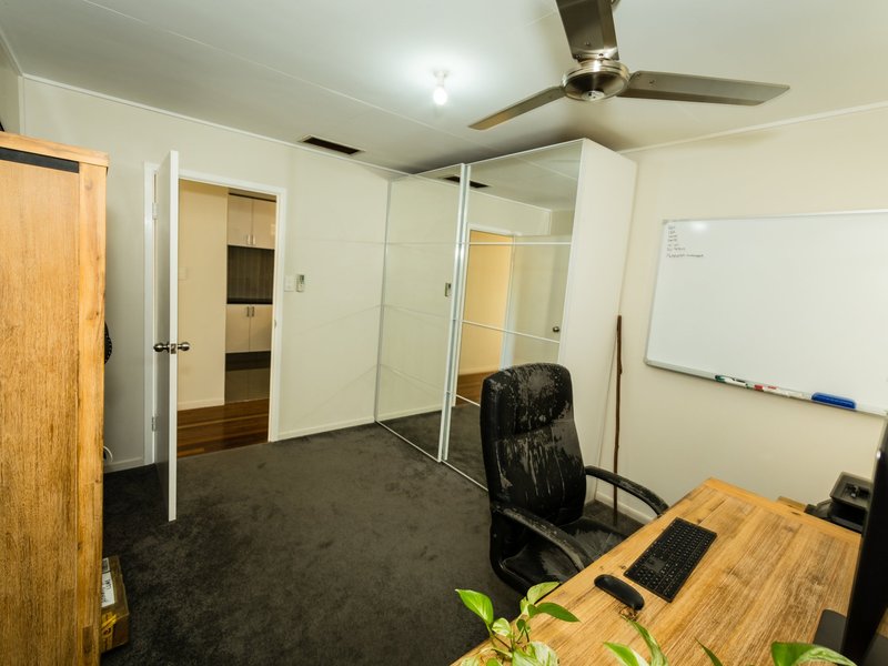 Photo - 52 Fisher Drive, Mount Isa QLD 4825 - Image 14