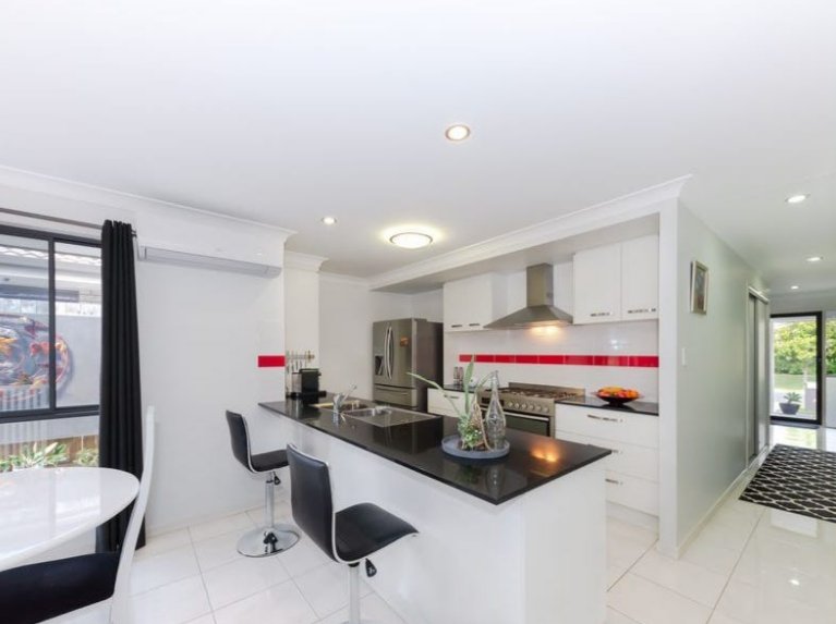 Photo - 52 Fleet Circuit, Bray Park QLD 4500 - Image 2
