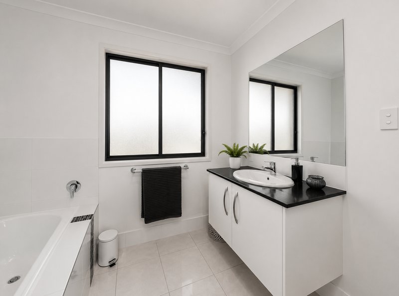 Photo - 52 Fleet Circuit, Bray Park QLD 4500 - Image 9