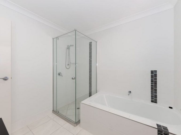 Photo - 52 Fleet Circuit, Bray Park QLD 4500 - Image 11