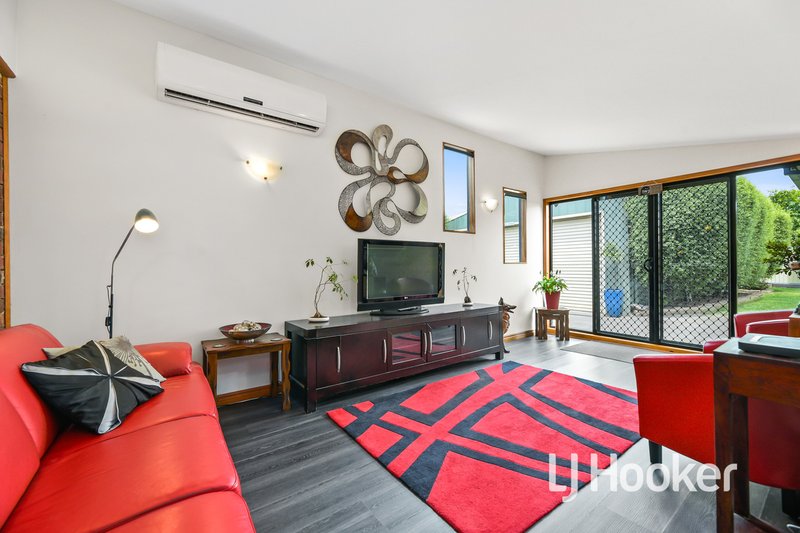 Photo - 52 Fordholm Road, Hampton Park VIC 3976 - Image 4