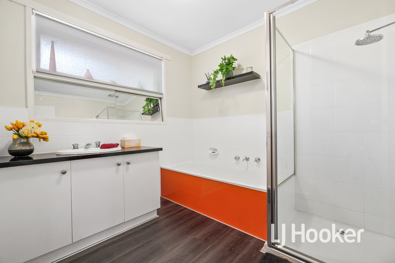 Photo - 52 Fordholm Road, Hampton Park VIC 3976 - Image 6