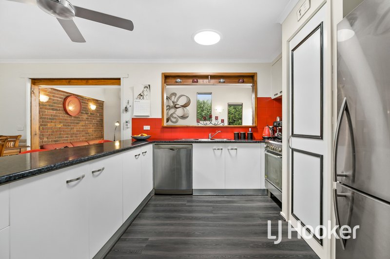 Photo - 52 Fordholm Road, Hampton Park VIC 3976 - Image 9