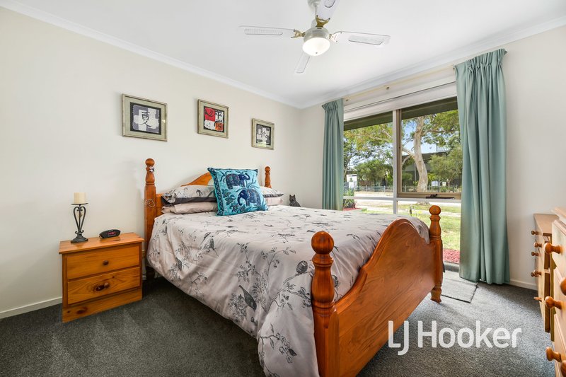 Photo - 52 Fordholm Road, Hampton Park VIC 3976 - Image 10