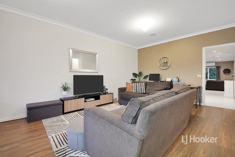 Photo - 52 Foxwood Drive, Point Cook VIC 3030 - Image 4