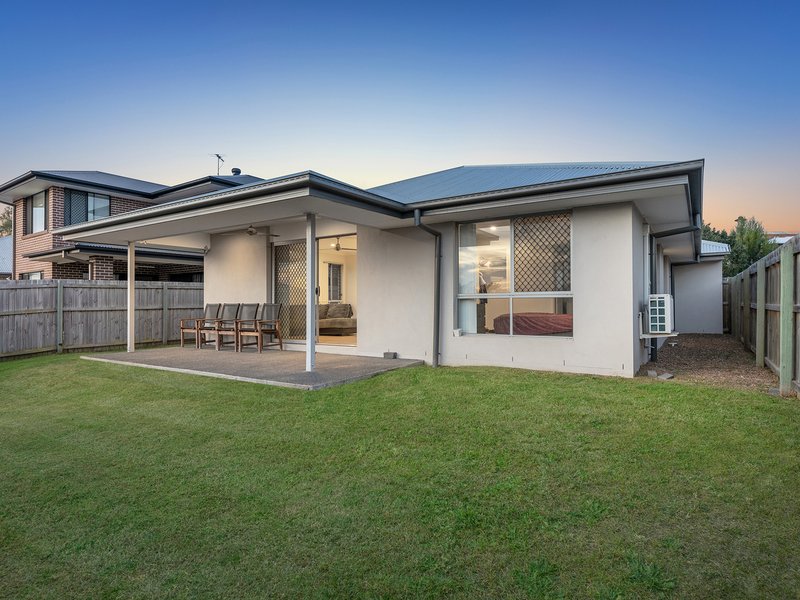 Photo - 52 Frankland Street, South Ripley QLD 4306 - Image 2