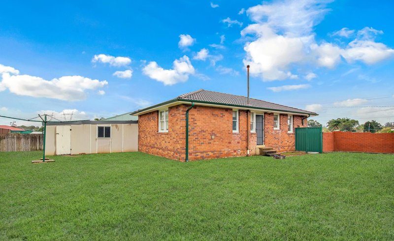 Photo - 52 Gasmata Crescent, Whalan NSW 2770 - Image 3