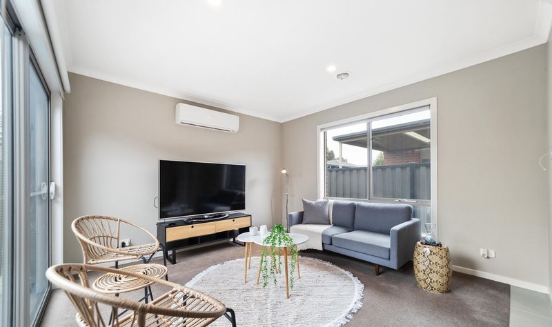 Photo - 52 Gateshead Street, Craigieburn VIC 3064 - Image 5