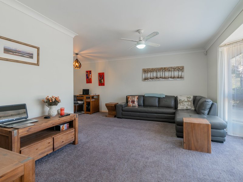 Photo - 52 Gordonia Drive, Regents Park QLD 4118 - Image 4