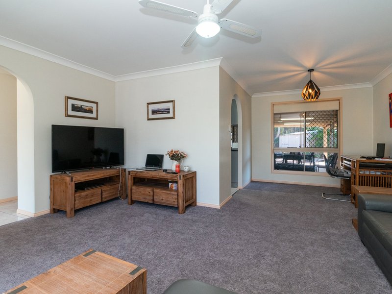 Photo - 52 Gordonia Drive, Regents Park QLD 4118 - Image 9