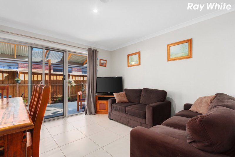 Photo - 52 Greendale Boulevard, Pakenham VIC 3810 - Image 5