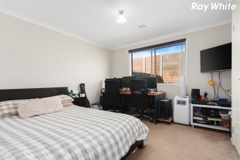 Photo - 52 Greendale Boulevard, Pakenham VIC 3810 - Image 8