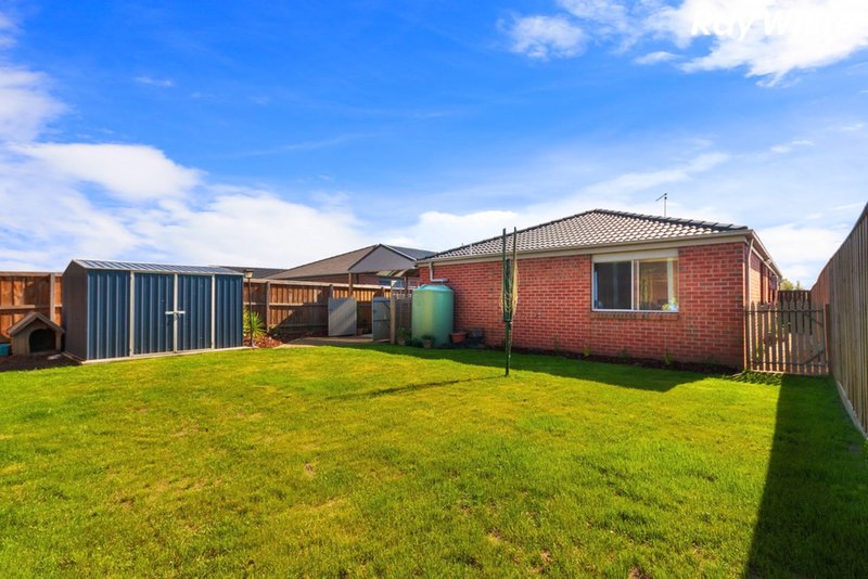 Photo - 52 Greendale Boulevard, Pakenham VIC 3810 - Image 12