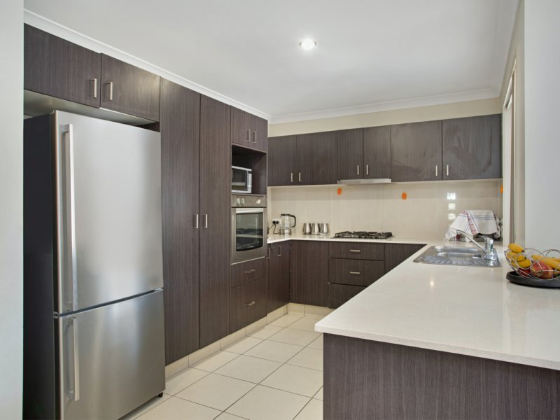 Photo - 52 Hanover Drive, Pimpama QLD 4209 - Image 3