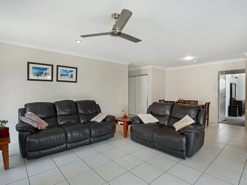 Photo - 52 Hanover Drive, Pimpama QLD 4209 - Image 4