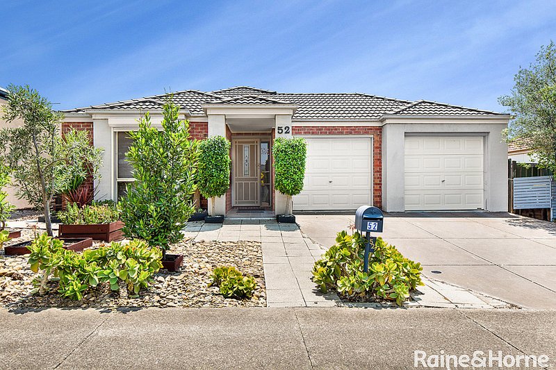 52 Heysen Parkway, Caroline Springs VIC 3023