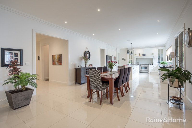 Photo - 52 Highgrove Drive, Sunbury VIC 3429 - Image 6